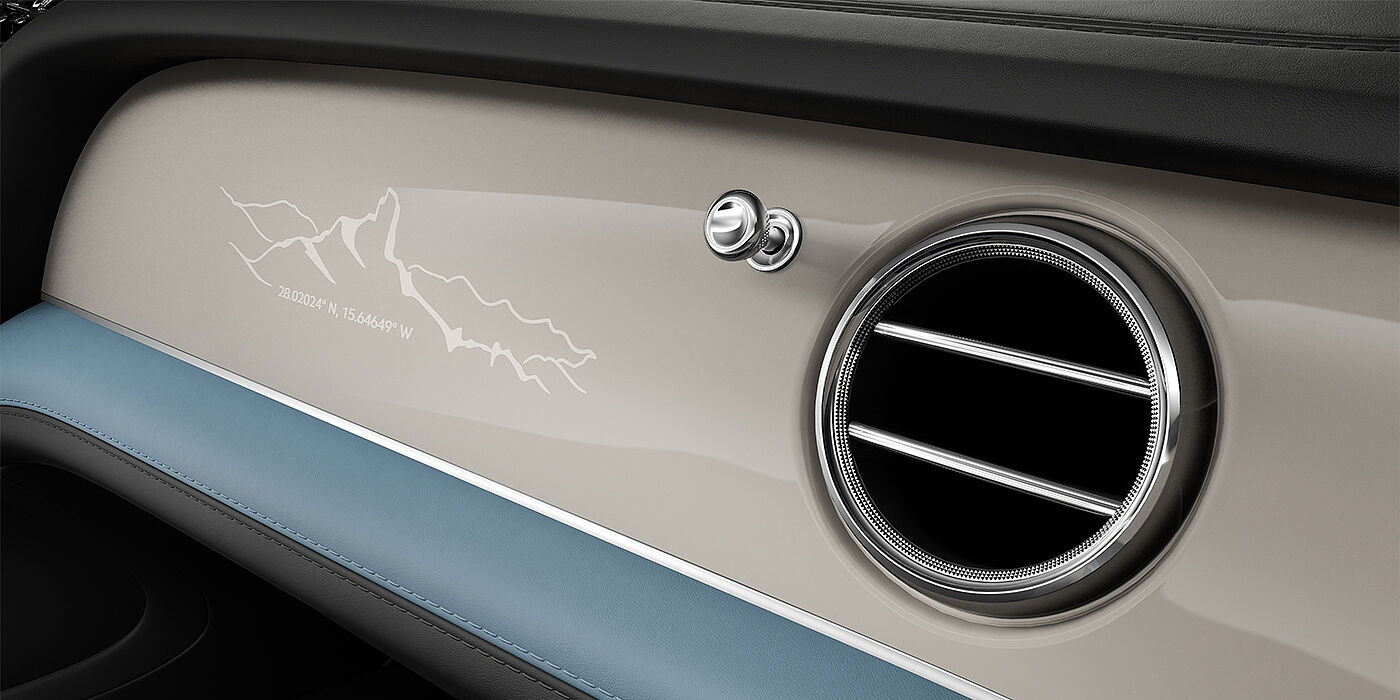 Bentley Düsseldorf Bentley Bentayga Artenara Edition SUV Piano Linen veneer with Artenara detail and Linen and Beluga Black hides with Light Blue accents