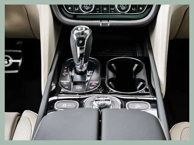 19:Bentley Bentayga Azure V8, SUV, Onyx, Bentley Düsseldorf